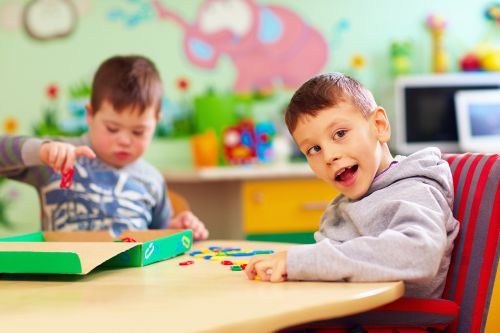 Symbolbild - Kinderbetreuung, Kindergarten und Schule